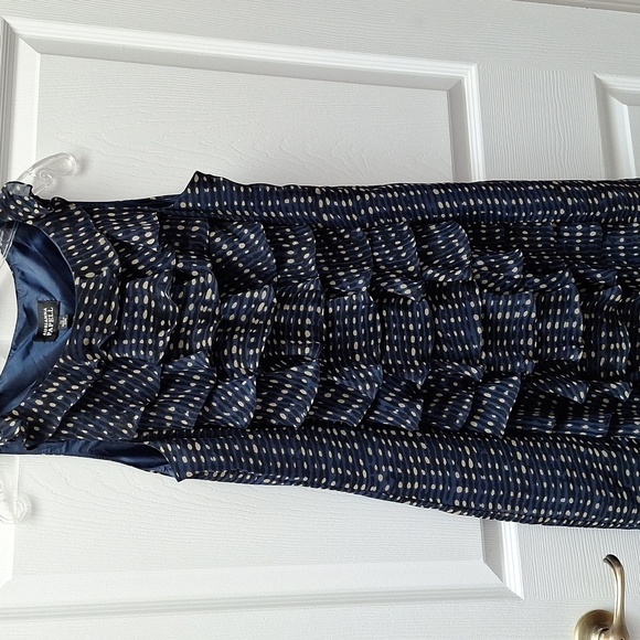 Y women's Adrianna Papell sleeveless lined pretty dress size 10 - Picture 1 of 4
